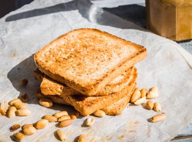 çıtır fıstık ezmeli tost, İngiliz kahvaltısı