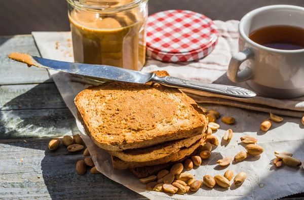 Ruddy toast and peanut butter, a delicious breakfast — Stock Photo, Image