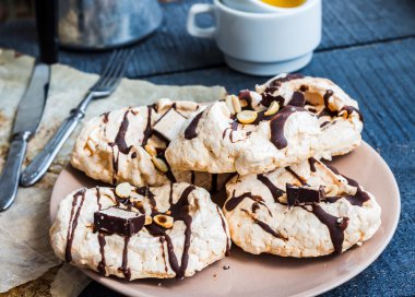 vanilya kremalı çikolata, karamel Tepesi ve fındık, tatlı