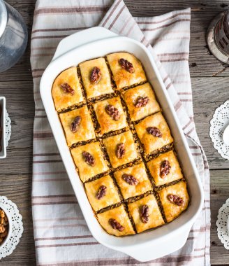 Bal ve fındık, rustik, geleneksel Türk d tatlı baklava