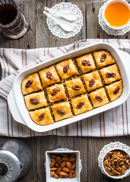 Sweet baklava with honey and nuts, rustic, traditional Turkish d — Stock Photo, Image