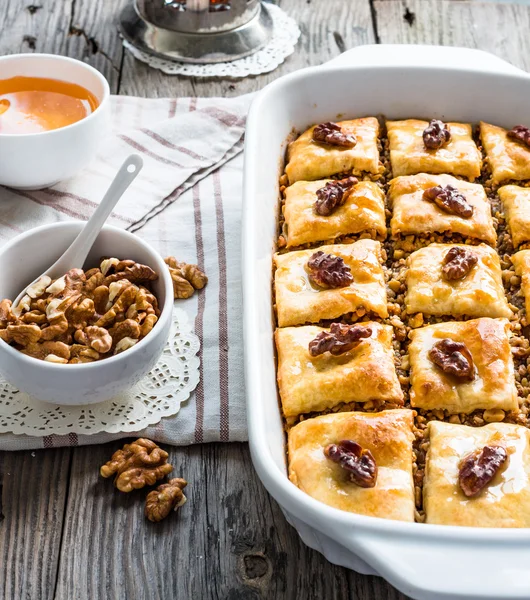 Turkish homemade baklava with honey and walnuts in a white bowl — Stock Photo, Image