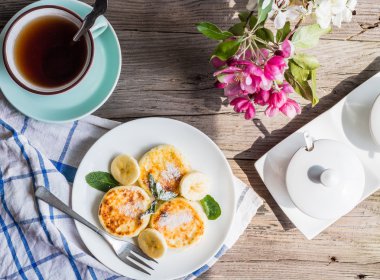 Krep muz, pudra şekeri ve mi süzme peynir