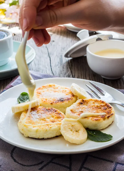 Pancakes from cottage cheese  with banana, condensed milk,select — Stock Photo, Image