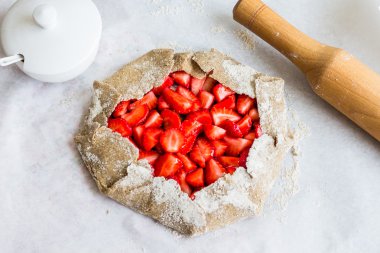 taze çilek, sağlıklı desse ile pişirme işlemleri bisküvi