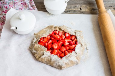 taze çilek, sağlıklı desse ile pişirme işlemleri bisküvi