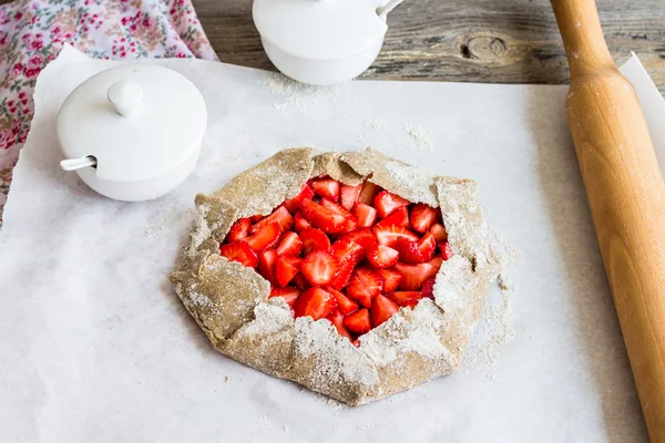 taze çilek, sağlıklı desse ile pişirme işlemleri bisküvi