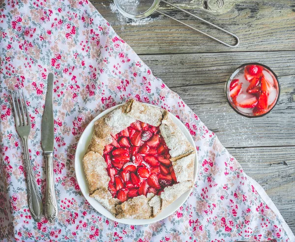 Biscuit de blé entier avec fraise fraîche, tarte, dessert, top vie — Photo