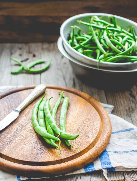 Raw green beans on a gray wooden table — Stock Photo, Image