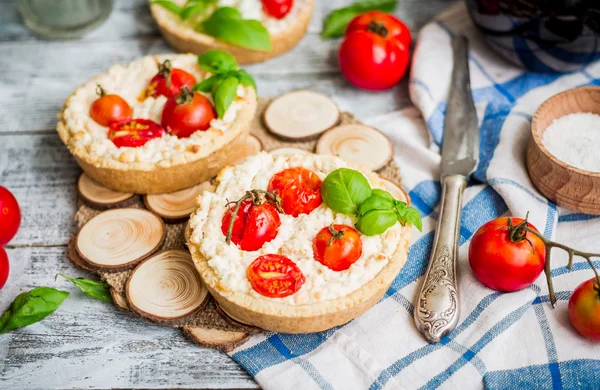 Keçi peyniri ve domates, Vejetaryen Gıda quiche — Stok fotoğraf