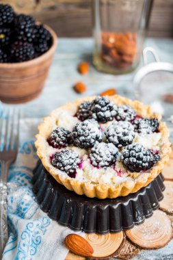 tartı ile krem peynir ve böğürtlen, tatlı cheesecake, ru
