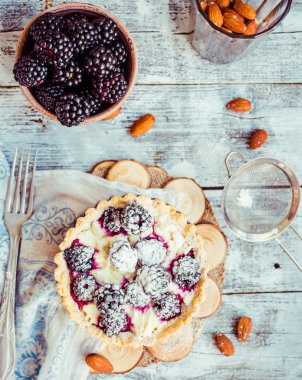 tartı ile krem peynir ve böğürtlen, tatlı cheesecake, ru