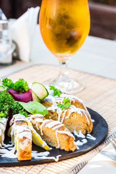 Gefilte fish, pike with vegetables and herbs, beer,restaurant — Stock Image Gefilte fish, pike with vegetables and herbs, beer,restaurant Stock Image