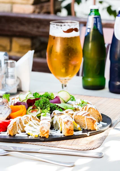 Gefilte fish, pike with vegetables and herbs, beer,restaurant — Stock Image Gefilte fish, pike with vegetables and herbs, beer,restaurant Royalty Free Stock Images