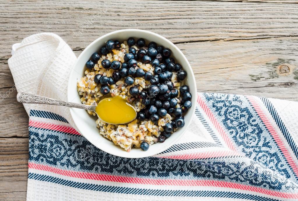 oatmeal with poppy seeds, blueberries and honey, breakfast,top v