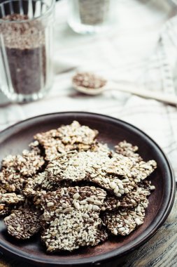 keten tohumu, susam, ayçiçeği ve baharat bir kara günü kraker 