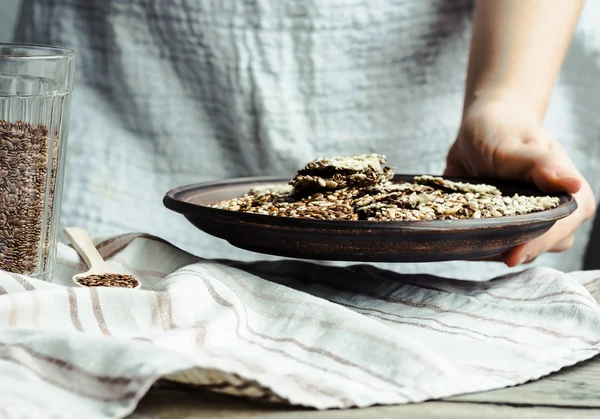 keten tohumu, susam, ayçiçeği ve baharat bir kara günü kraker 