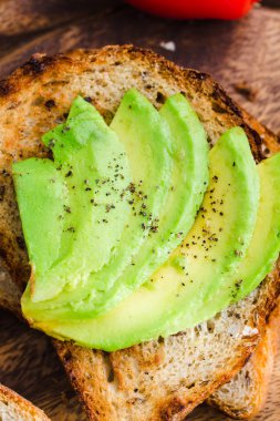 tost taze avokado ve biber, sağlıklı snack, closeup ile