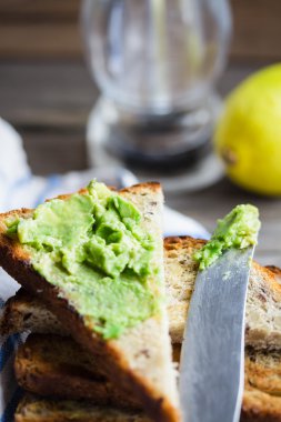 Avokado Yapıştır tam tahıl tost, Odaya Servis Kahvaltı