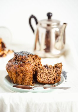 vegan kek keçiboynuzu, bal, Kuru üzüm ve haşhaş tohumu, desser ile