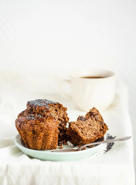 Vegan muffins with carob, honey, raisins and poppy seeds, desser — Stock Photo, Image