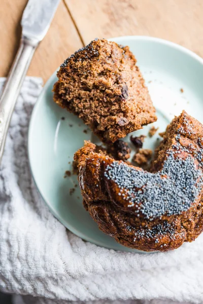 Muffins with carob, honey, raisins and poppy seeds, dessert — Stock Photo, Image