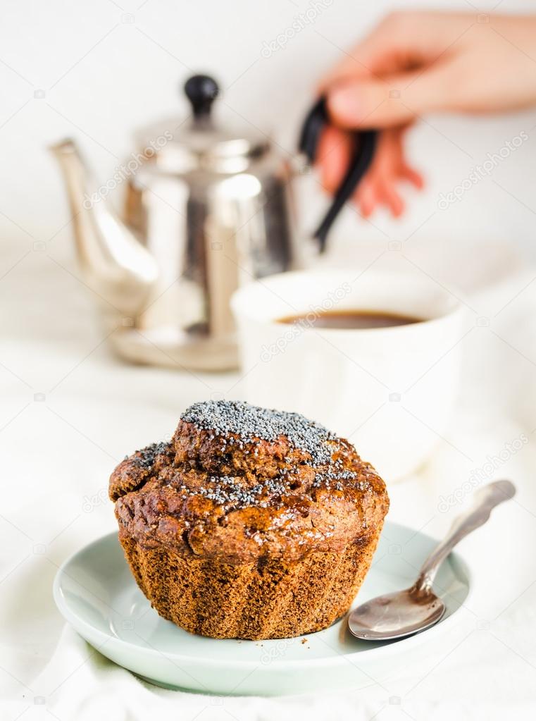 Vegane Muffins mit Johannisbrot, Honig, Rosinen und Mohn, Nachtisch ...