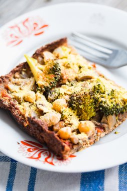 Vejetaryen pizza pasta brokoli, mantar ve nohut hamur zekâ ile