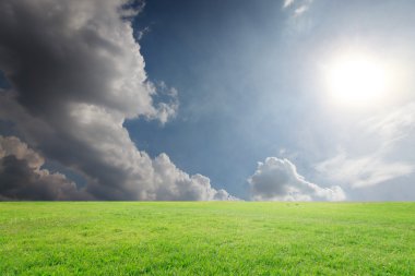 Manzara mavi gökyüzü bulutlar rötuş ile arka plan