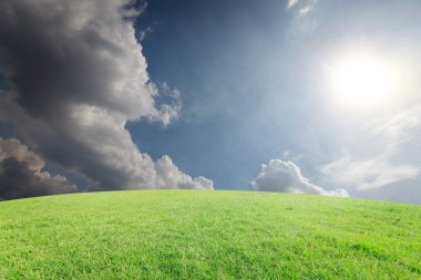 Manzara mavi gökyüzü bulutlar rötuş ile arka plan