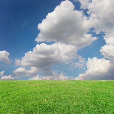 Manzara mavi gökyüzü bulutlar rötuş ile arka plan