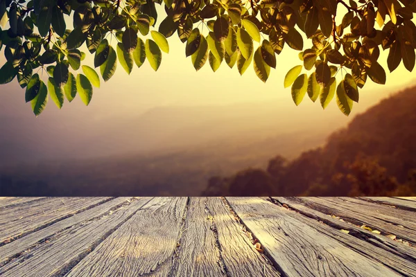 La montaña landscap y el estilo vintage puesta de sol — Foto de Stock