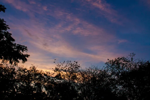 Cielo nuvoloso crepuscolo — Foto Stock