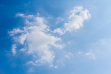 bulutlar ve gökyüzü