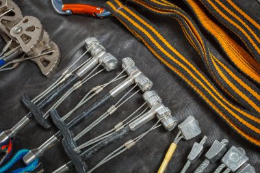 Dağcılık ve kaya tırmanışı için donatım