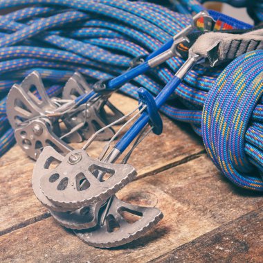 İp ve Tırmanma için donatım
