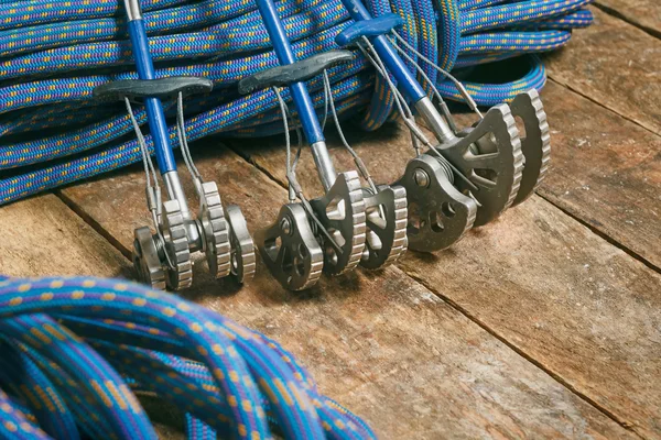 Corda e equipamento de escalada — Fotografia de Stock