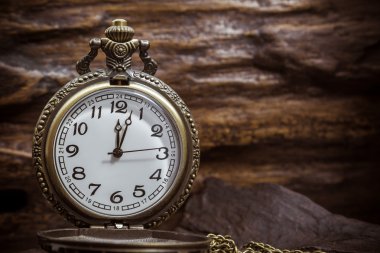 Retro cep saati ahşap üzerine Antik