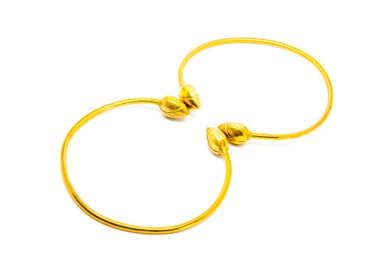 Altın bileklik koleksiyonu için güzel