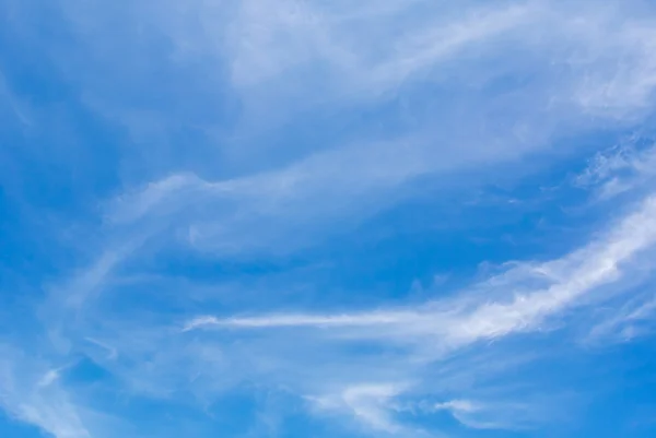 Modré oblohy mrak — Stock fotografie