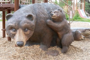 Parktaki renkli oyun parkı