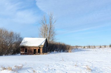 Kışın eski bir ev