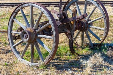 antika ahşap vagon tekerlek