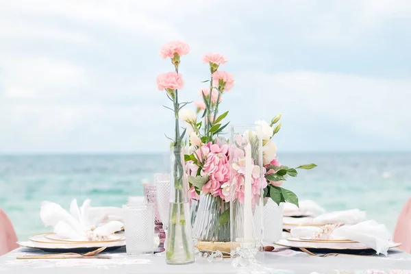 Matrimonio Romantico Allestito Spiaggia — Foto Stock