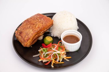 Kızarmış domuz eti ve beyaz pirinç.