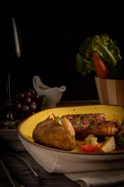 Domuz eti, pirzola, fileto biftek.