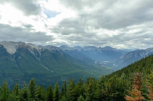 Ландшафт Хмарами Банф Альберта Канада — стокове фото