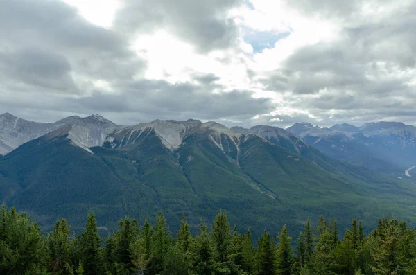 Paisaje Con Nubes Banff Alberta Canadá —  Fotos de Stock