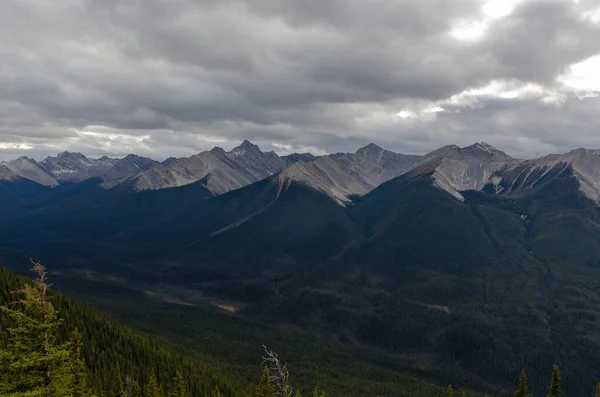 Paisaje Con Nubes Banff Alberta Canadá —  Fotos de Stock