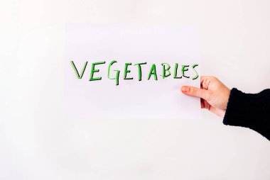 Elinde beyaz arka planda 